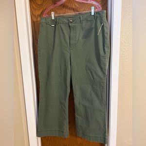 Old Navy Wide leg cropped chinos